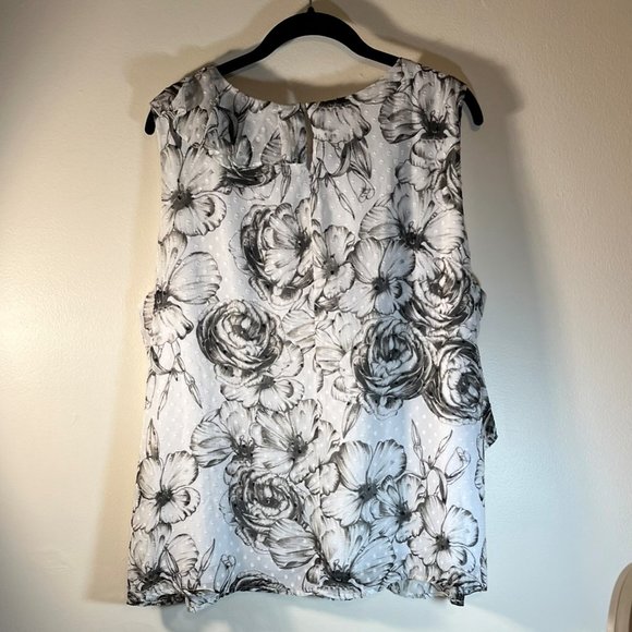 Liz Claiborne Career Sleeveless Floral Top - Picture 4 of 5